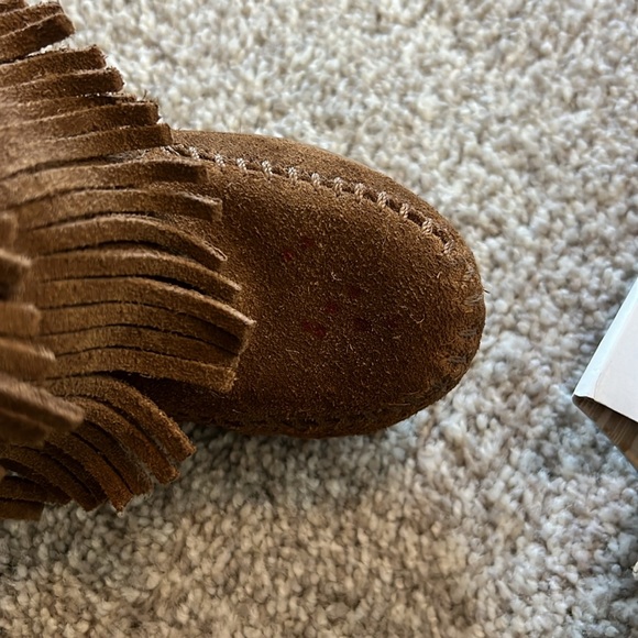 Minnetonka 3 layer fringe boot - Picture 7 of 7